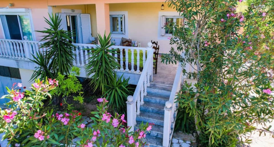 House, Smoking | 2 bedrooms, Internet