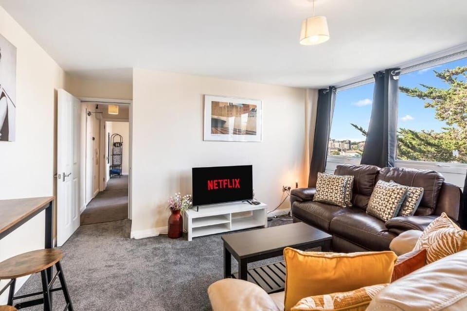 Apartment | Living area | Flat-screen TV