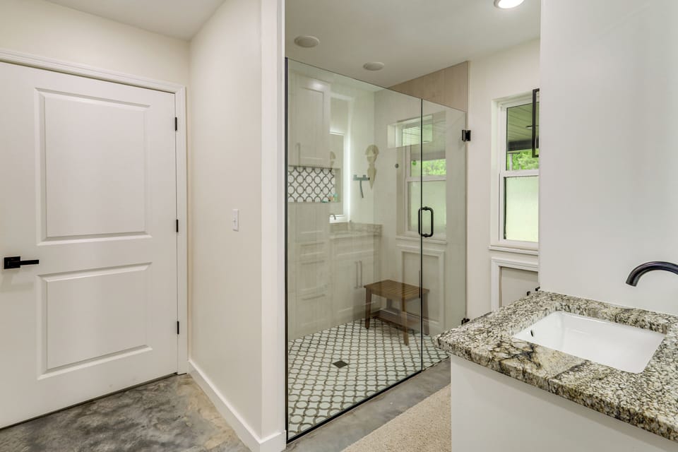 Modern-style Home w/ Patio, Near Greers Ferry Lake Cottage in Greers Ferry Lake