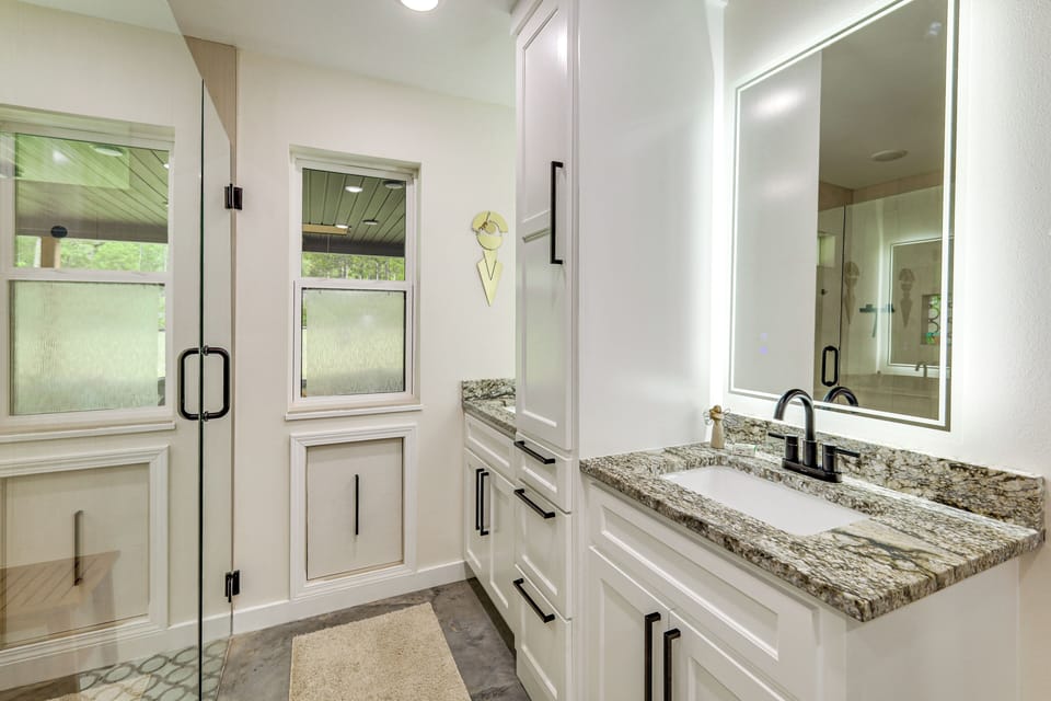 Modern-style Home w/ Patio, Near Greers Ferry Lake Cottage in Greers Ferry Lake