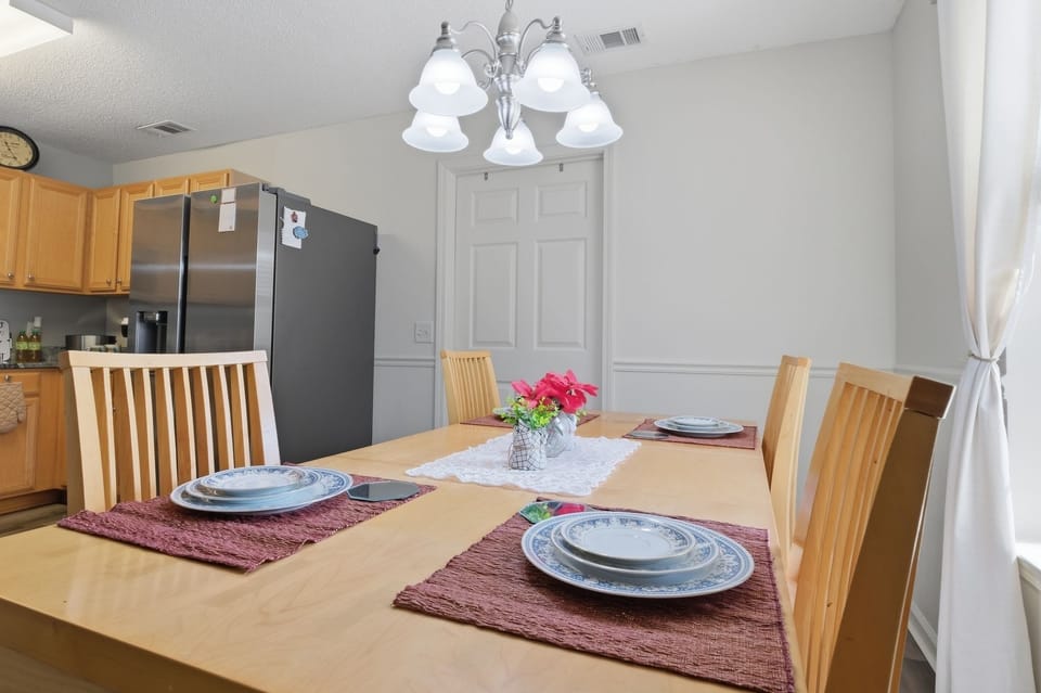 House, 4 Bedrooms | Dining