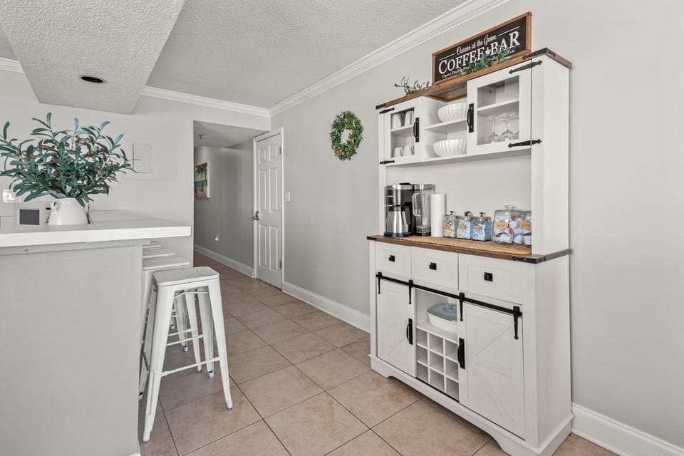 Condo, 2 Bedrooms | Interior