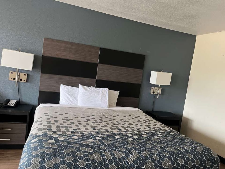 Desk, WiFi (free), bed sheets