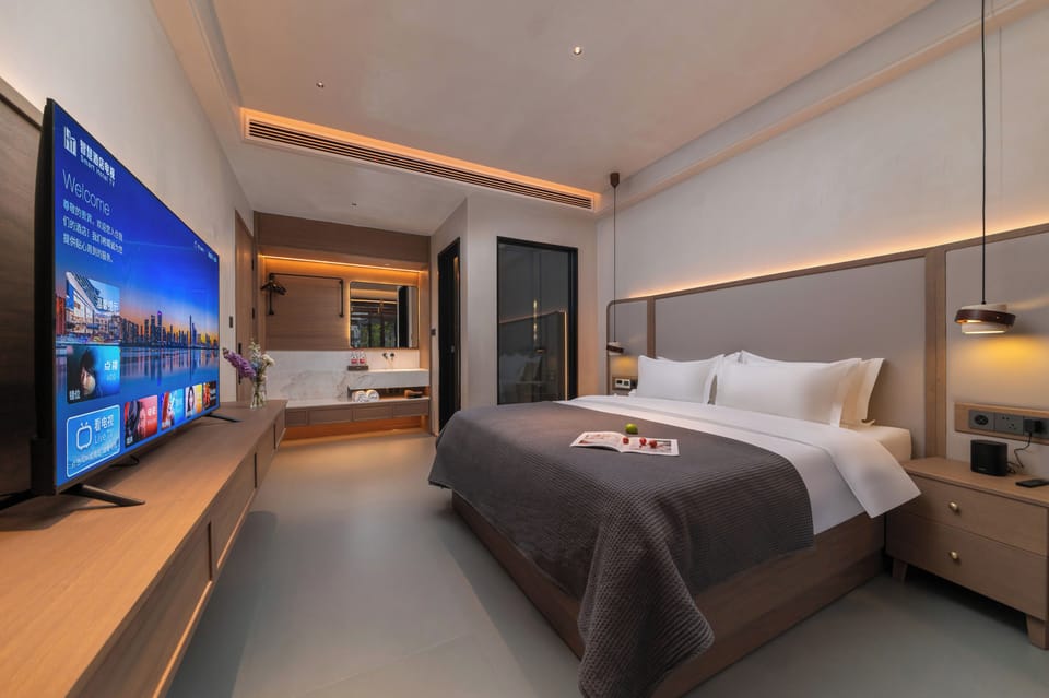Superior Double Room, Courtyard View | Desk, blackout drapes, WiFi (free), bed sheets