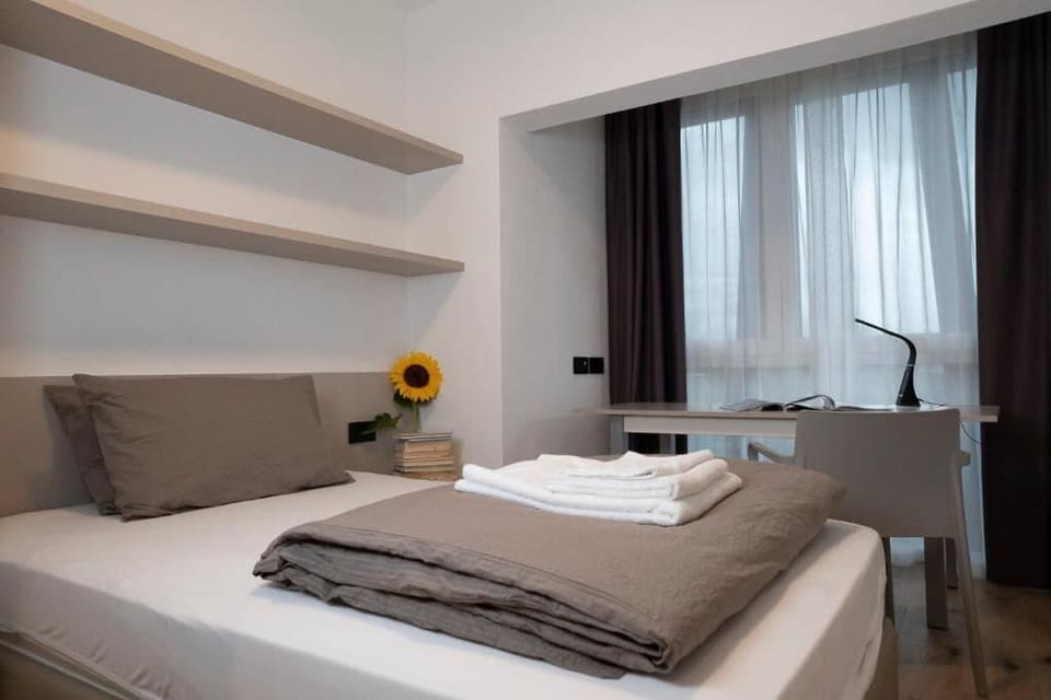 Apartment | Desk, laptop workspace, soundproofing, free WiFi