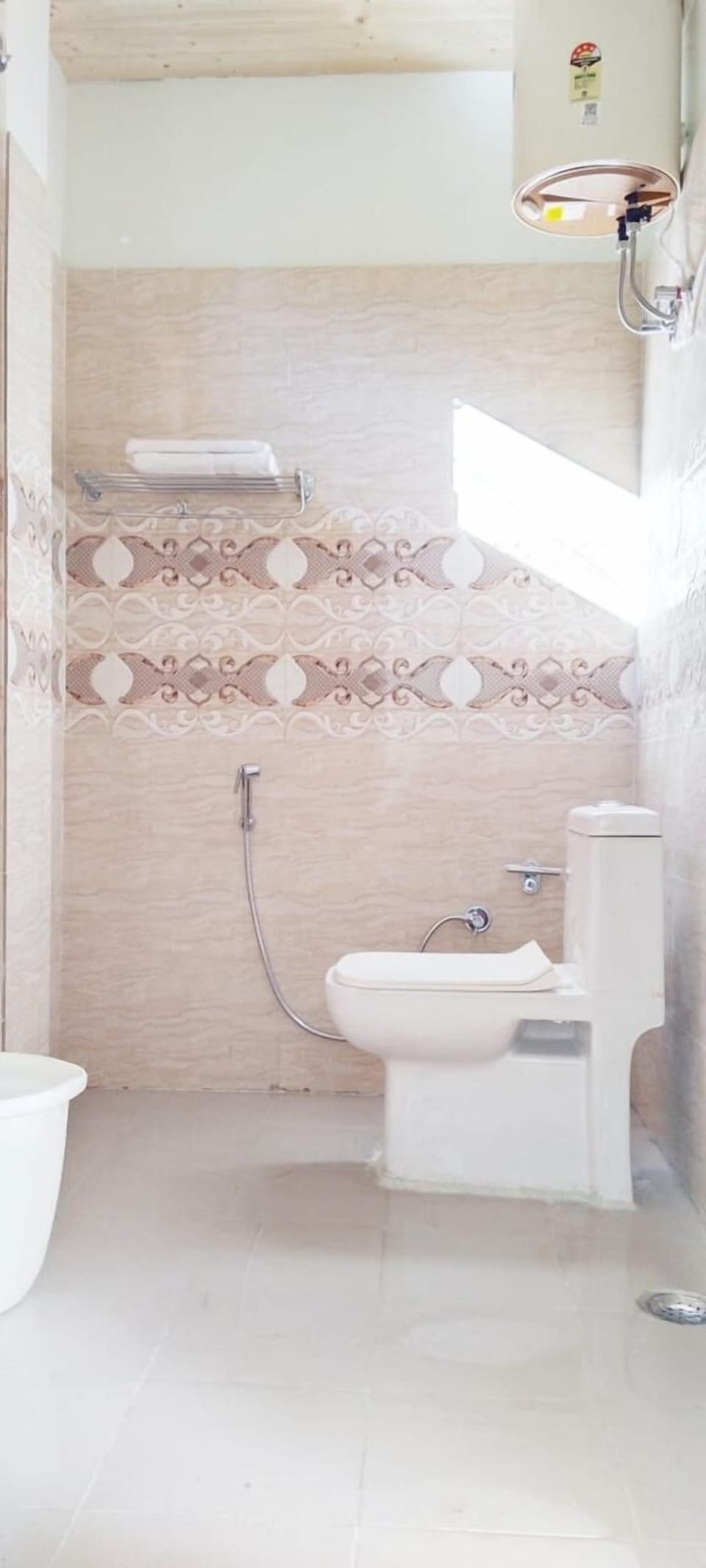 Design Double Room, City View | Bathroom | Shower, free toiletries, towels