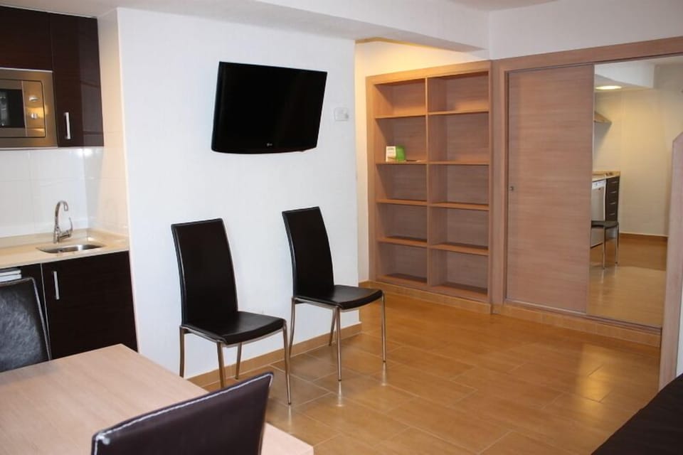 Apartment | In-room safe, desk, free WiFi, bed sheets