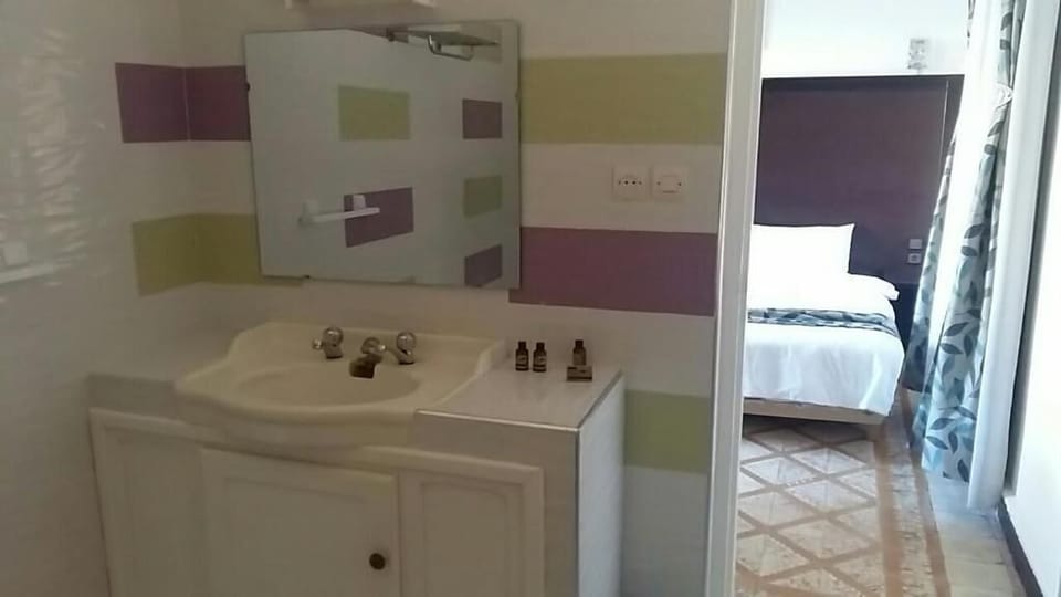 Double or Twin Room, Balcony, Courtyard View | Bathroom | Free toiletries, hair dryer (on request), towels, toilet paper