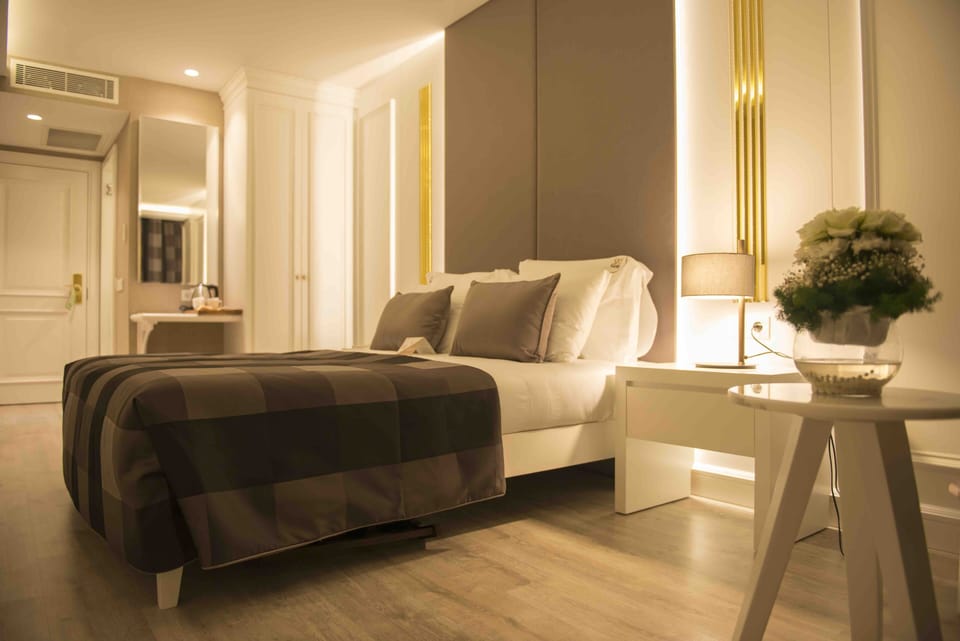 Frette Italian sheets, premium bedding, down comforters, minibar