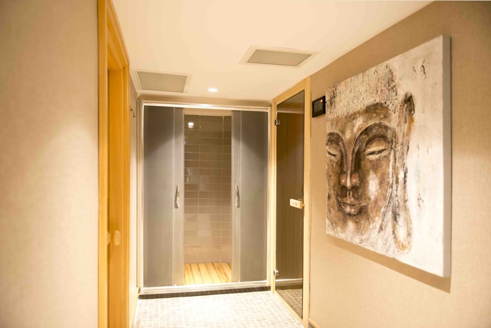 Couples treatment rooms, Turkish bath, body treatments, hydrotherapy