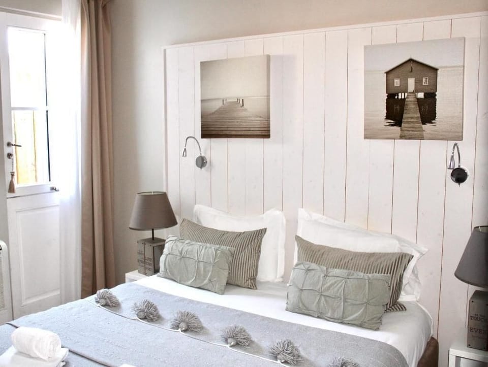 Cribs/infant beds, rollaway beds, free WiFi, bed sheets