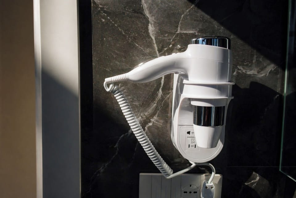 Double Room, 1 Double Bed, Ensuite, Sea View | Bathroom | Shower, free toiletries, hair dryer, bidet