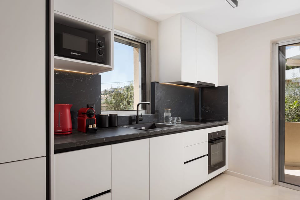 Deluxe Villa, Sea View | Private kitchen | Full-size fridge, microwave, oven, stovetop