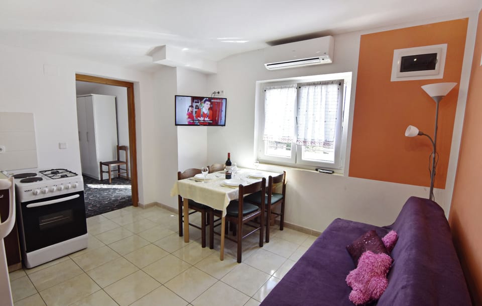 Apartment, 2 Bedrooms, Terrace, Ocean View | Living room