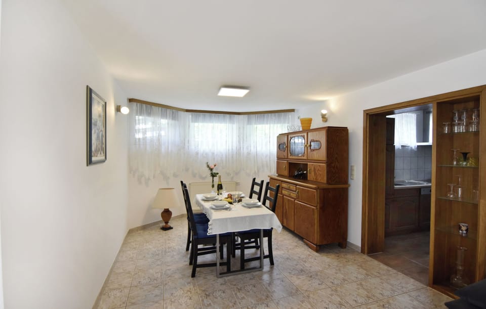 Apartment, 1 Bedroom, Garden View | Dining room