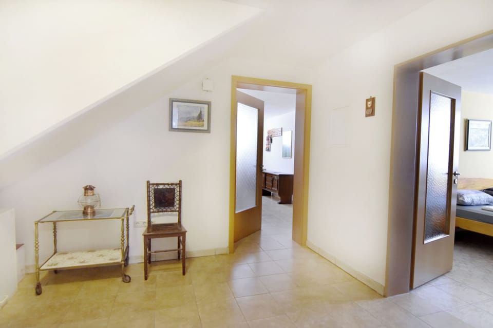 Apartment, 1 Bedroom, Garden View | Living room