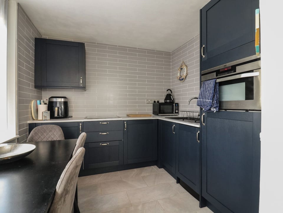 Cottage | Private kitchen | Cookware/dishes/utensils