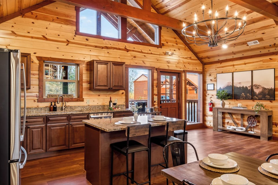 Superior Cabin, Mountain View | Private kitchen | Full-size fridge, microwave, oven, stovetop