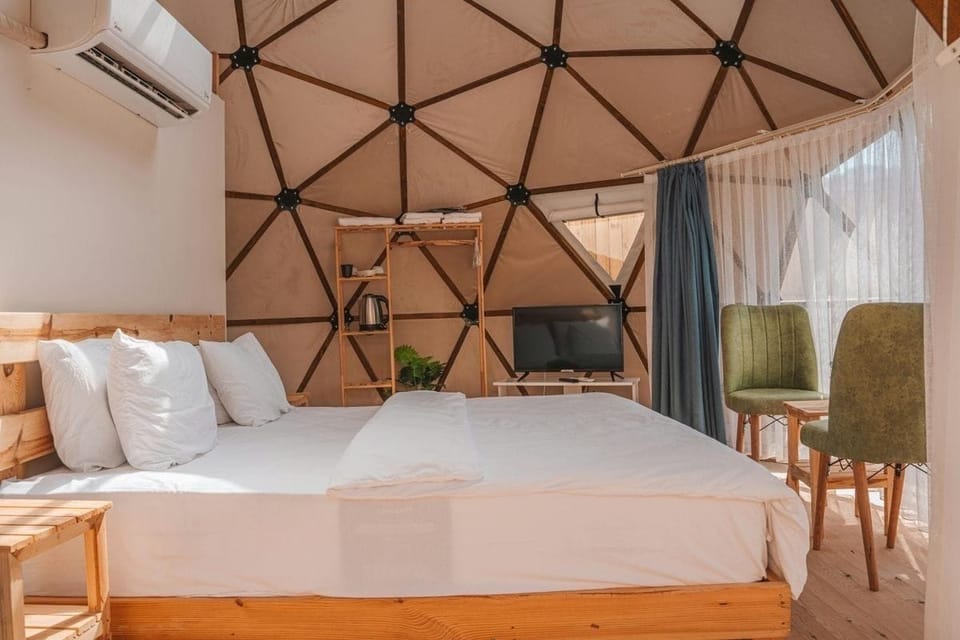 Room, 1 Bedroom, Accessible, Smoking | 1 bedroom