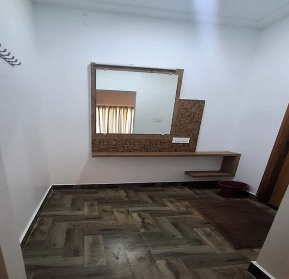Double Room | Living area | 32-inch flat-screen TV with cable channels