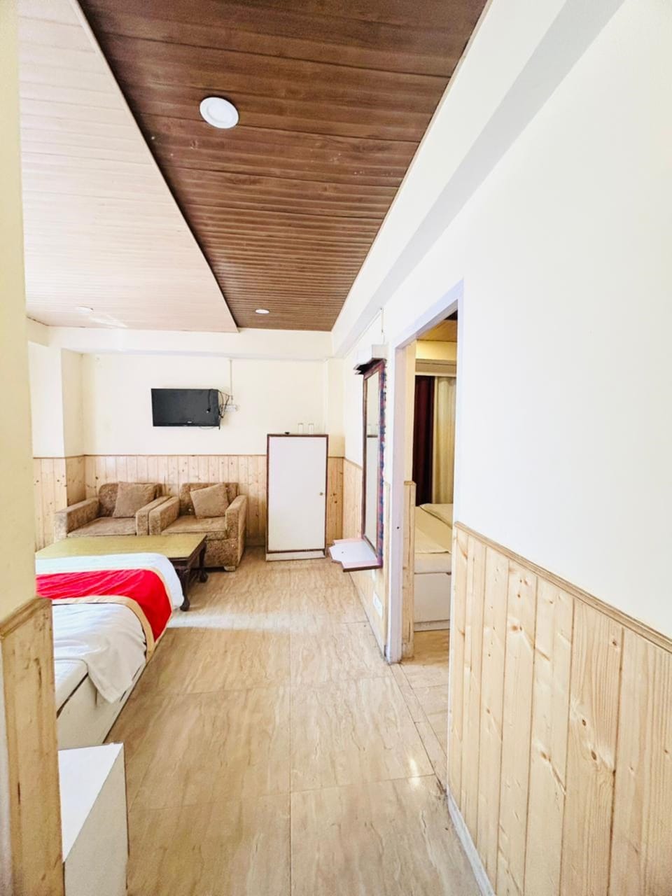 Family Room, City View | Desk, free WiFi