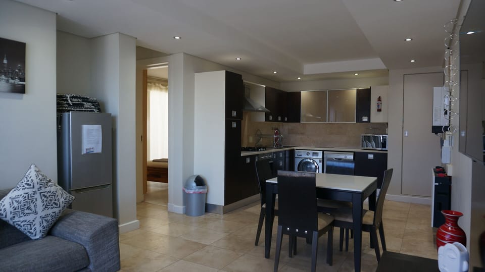 Apartment, 2 Bedrooms, Balcony | Dining room