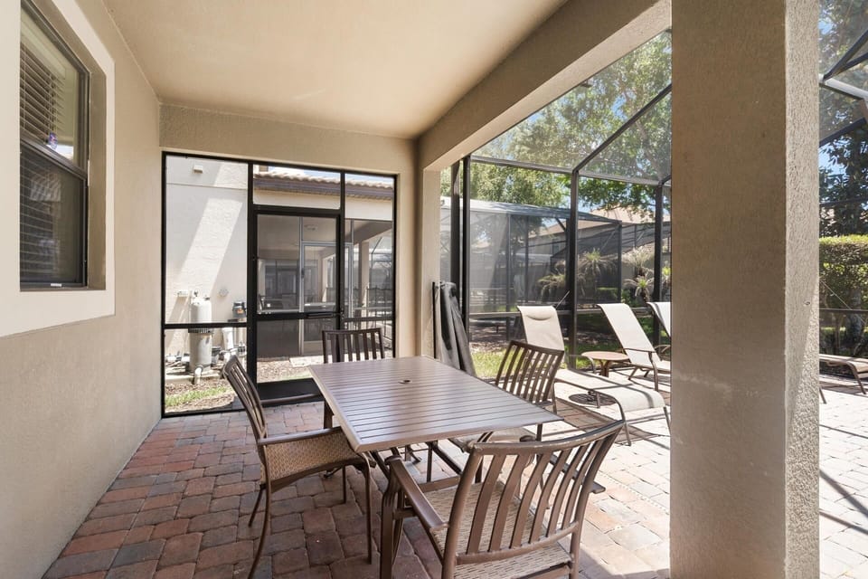 House, 6 Bedrooms | Outdoor dining