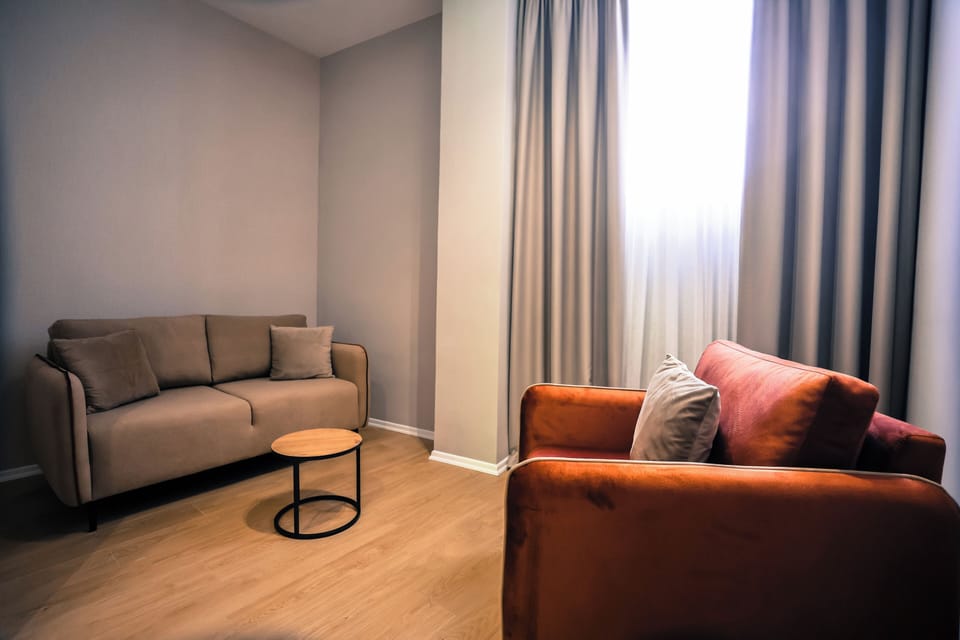 Junior Suite, Courtyard View | In-room safe, desk, laptop workspace, blackout drapes