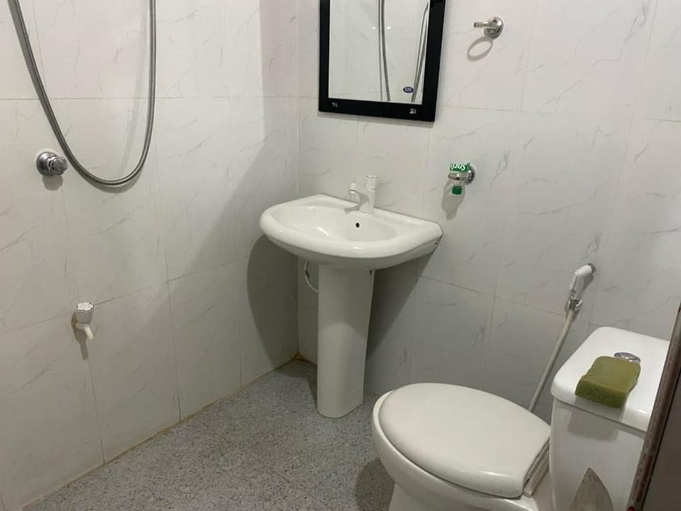 Triple Room, Balcony, City View | Bathroom | Bidet