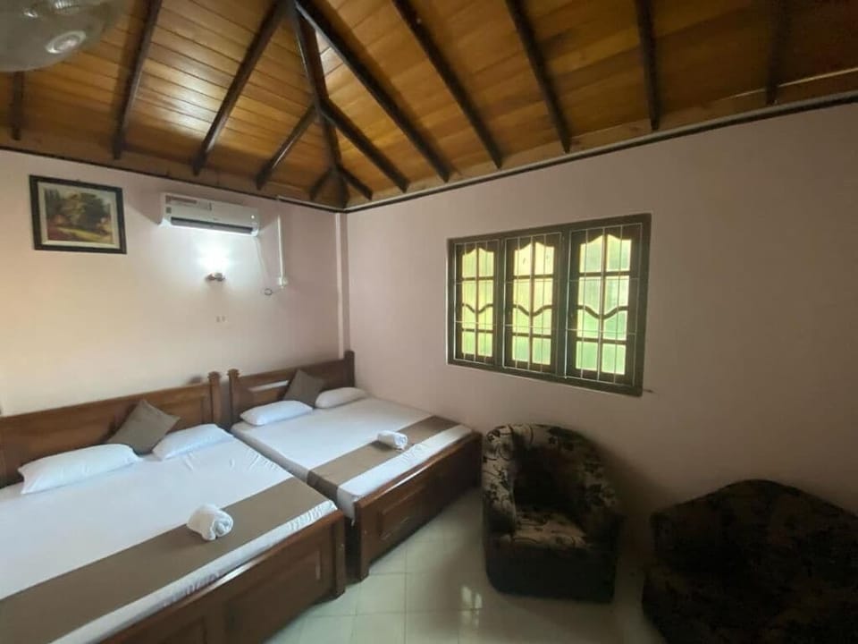 Deluxe Double Room, Garden View | In-room safe