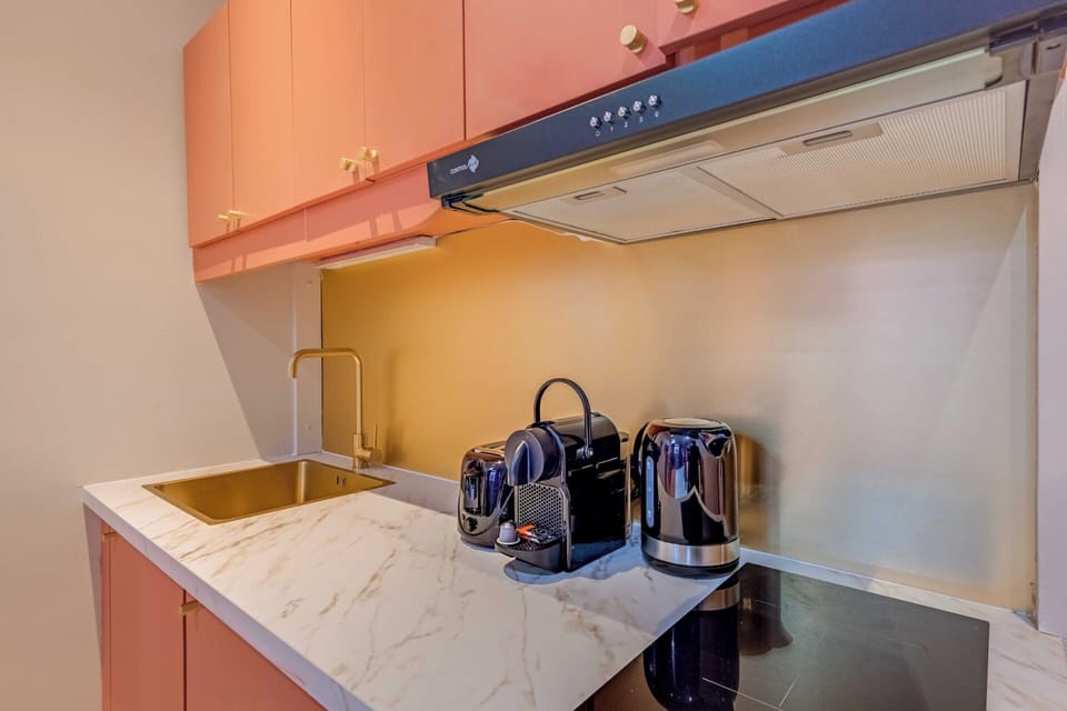 House | Private kitchen | Fridge, microwave, stovetop, coffee/tea maker