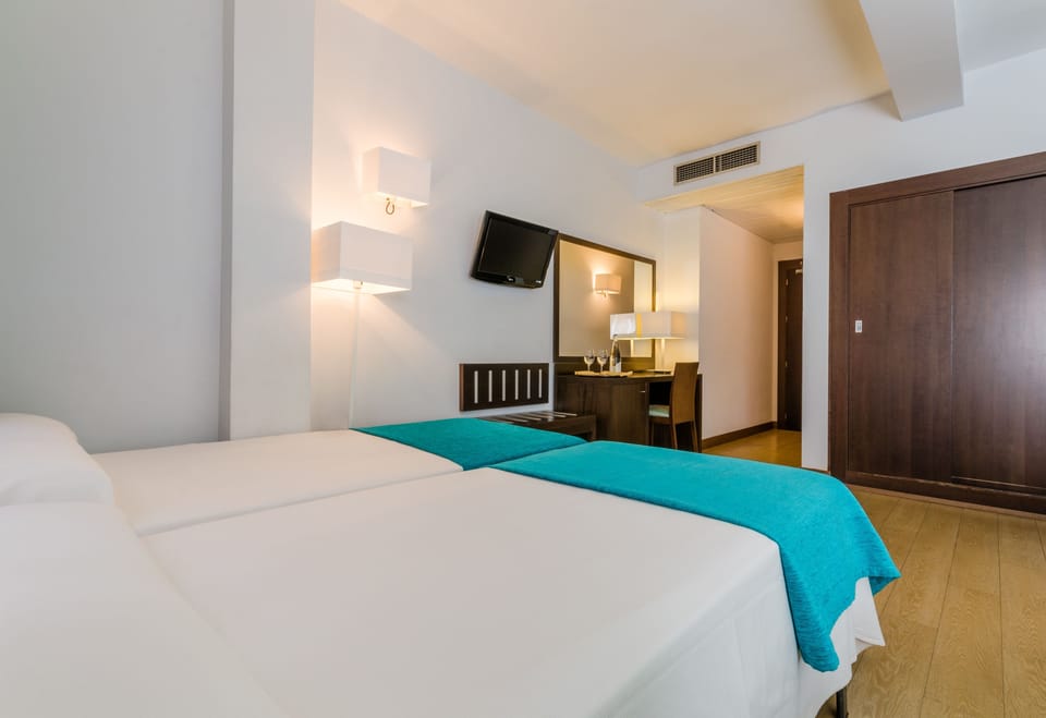 Double Room | In-room safe, desk, soundproofing, free cribs/infant beds