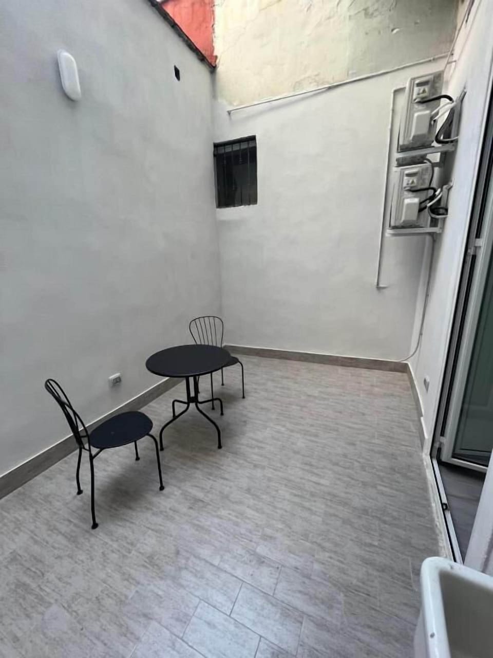 Classic Double Room, Balcony, City View | Interior