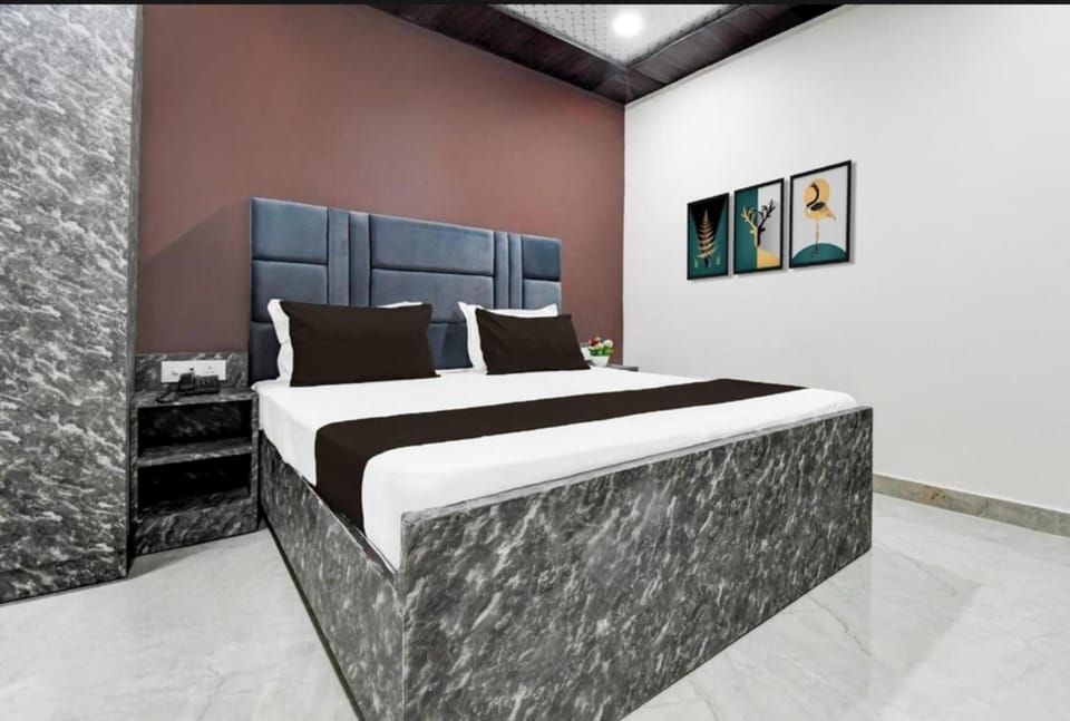 Luxury Room | Rollaway beds, free WiFi, bed sheets