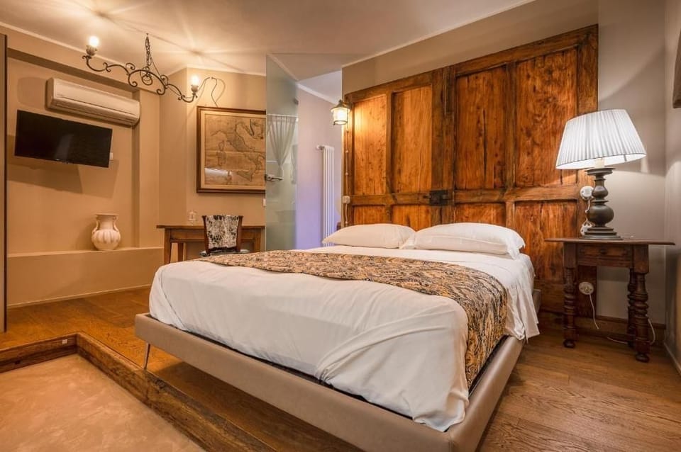 Minibar, in-room safe, soundproofing, free WiFi