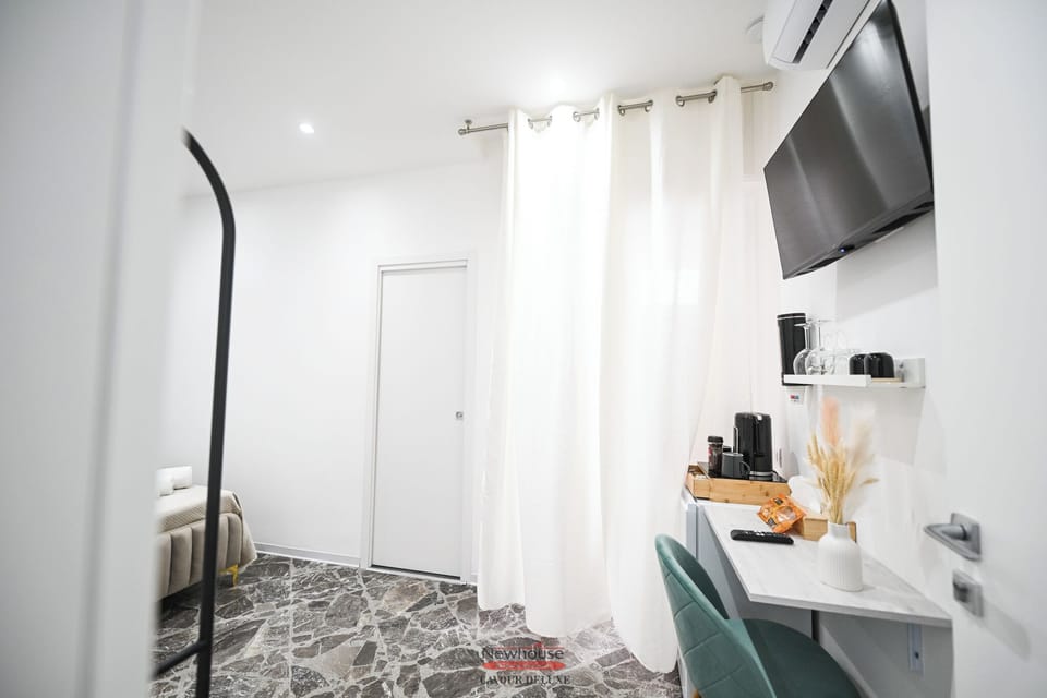 Deluxe Double Room | Desk, laptop workspace, iron/ironing board, WiFi (free)