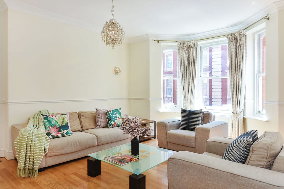 Superior Apartment, 3 Bedrooms, Kitchen, City View | Living area | 42-inch flat-screen TV with satellite channels, Netflix