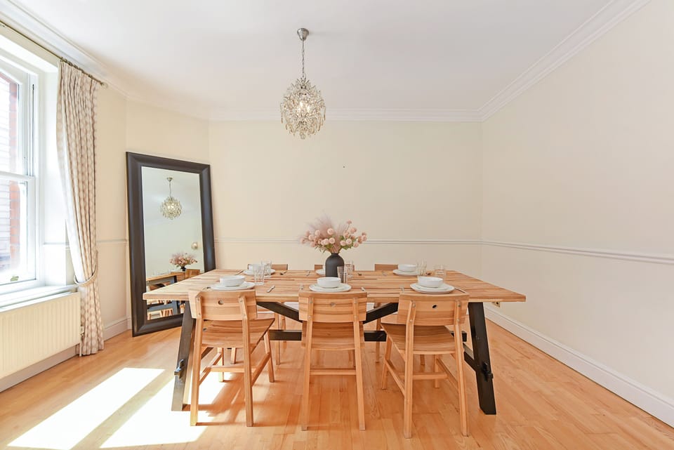 Superior Apartment, 3 Bedrooms, Kitchen, City View | Dining