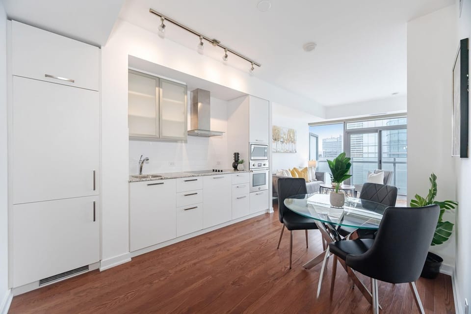 Premier Suite, Multiple Beds, Private Bathroom, City View | Private kitchen | Fridge, microwave, oven, stovetop