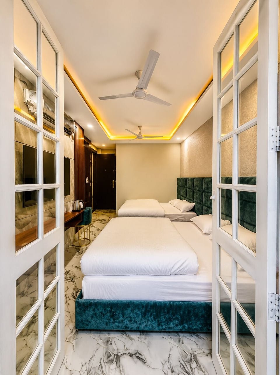 Deluxe Quadruple Room, Balcony, City View | WiFi (free), bed sheets