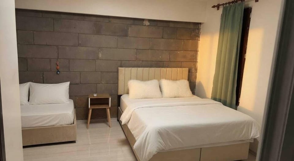 Laptop workspace, soundproofing, WiFi (free)
