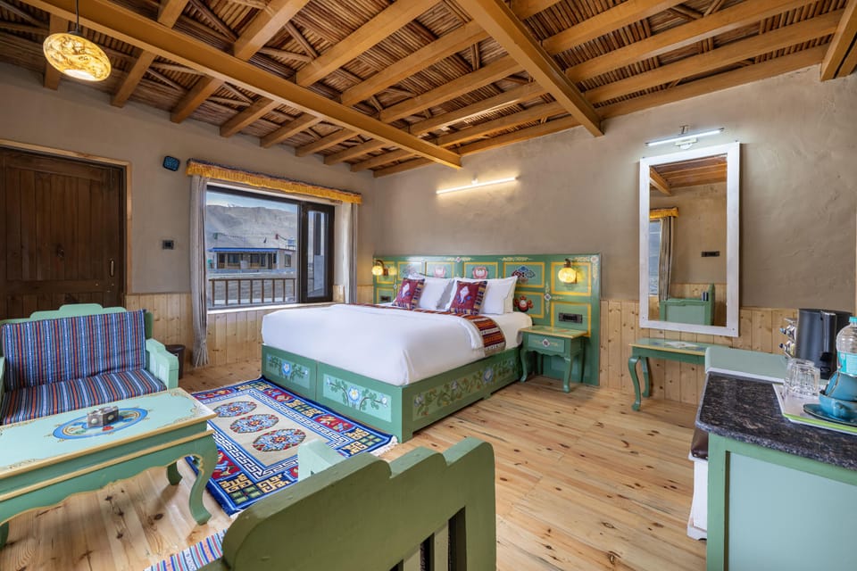 Deluxe Room, Valley View | Desk, bed sheets