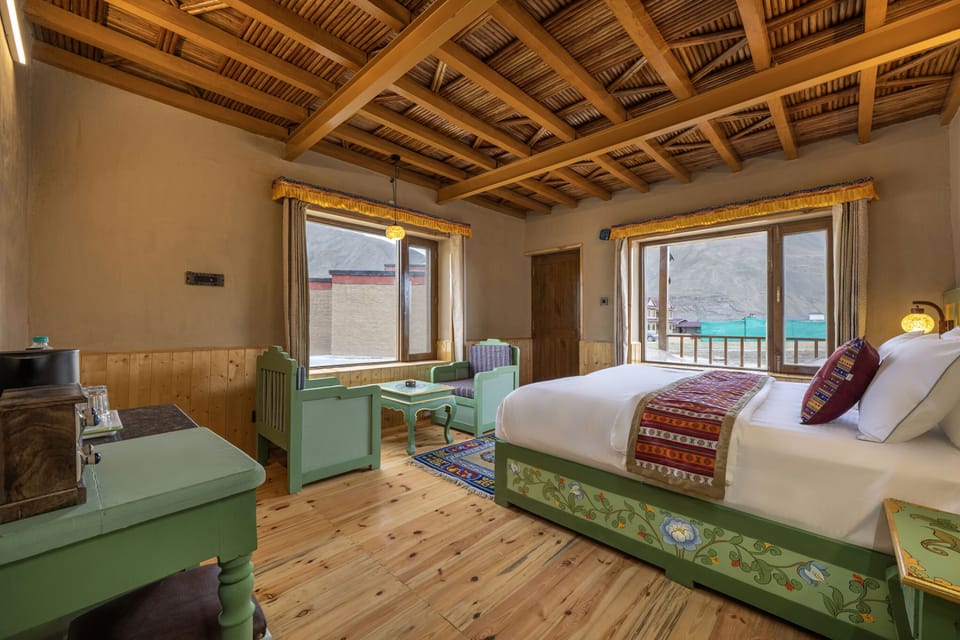 Deluxe Room, Valley View | Desk, bed sheets