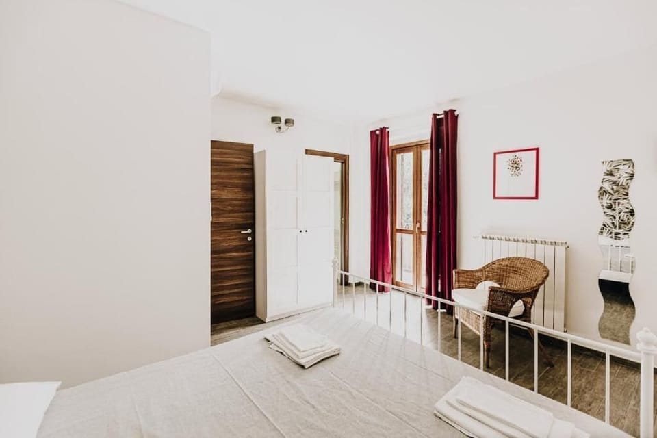 Double Room, 1 Double Bed, Non Smoking | Desk, blackout drapes, iron/ironing board, free WiFi
