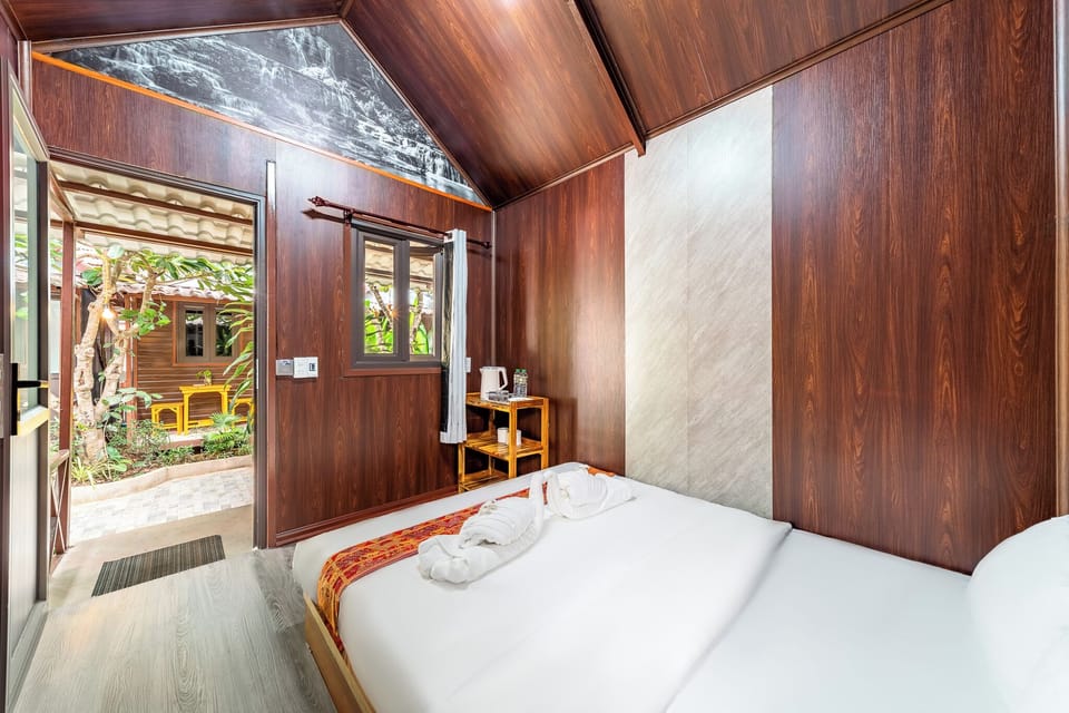 Superior Double Room, Garden View | WiFi (free), bed sheets