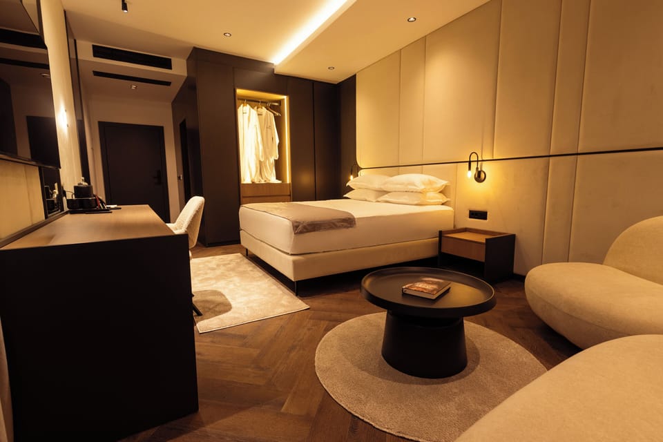 Deluxe Suite | Laptop workspace, free WiFi