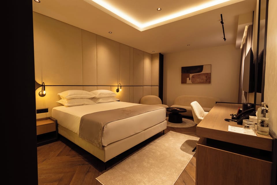 Deluxe Suite | Laptop workspace, free WiFi