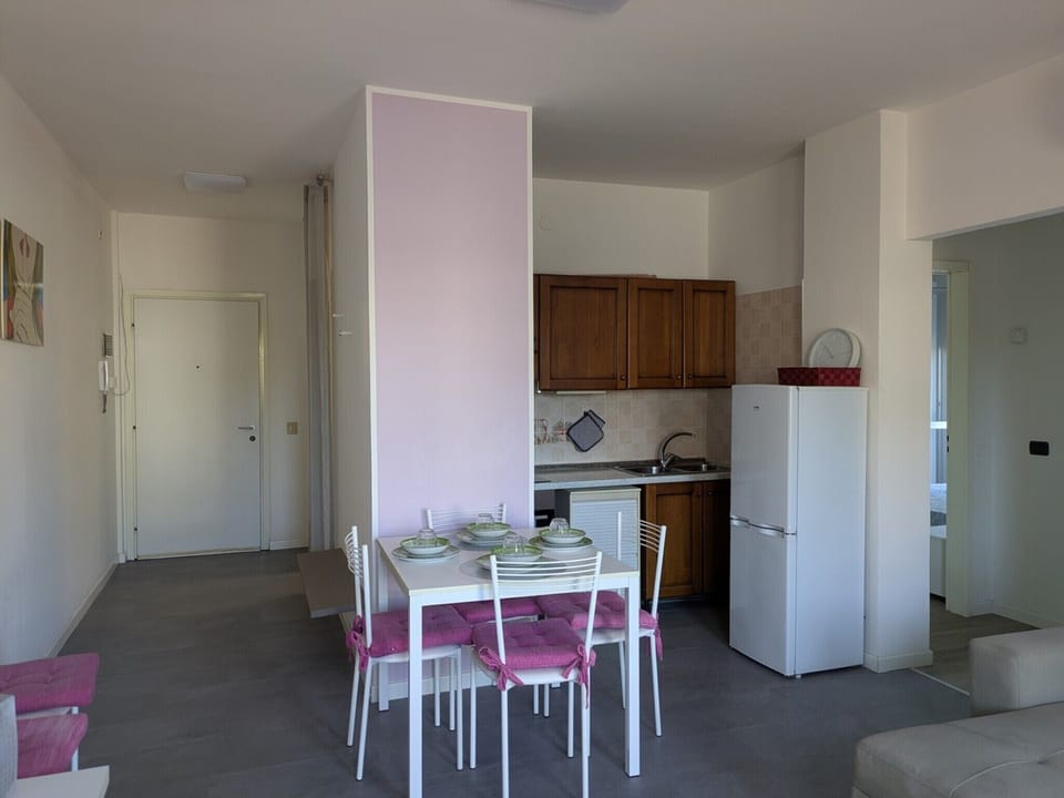Apartment, 2 Bedrooms, Balcony, City View | Dining room