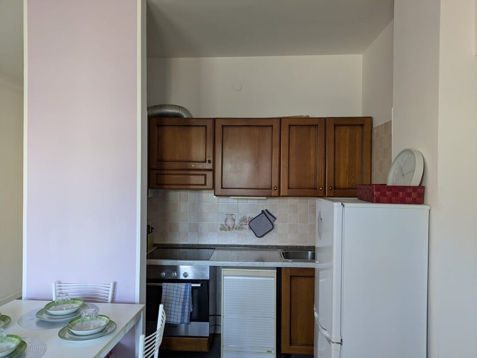 Apartment, 2 Bedrooms, Balcony, City View | Interior
