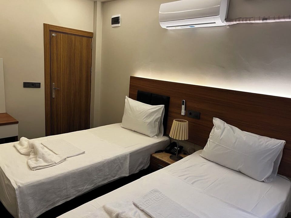 Twin Room | Desk, laptop workspace, free WiFi